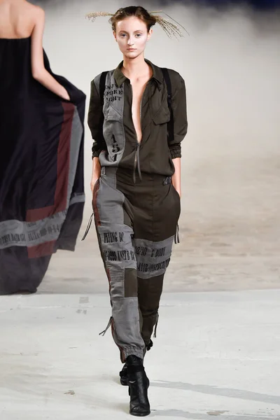 Look 28